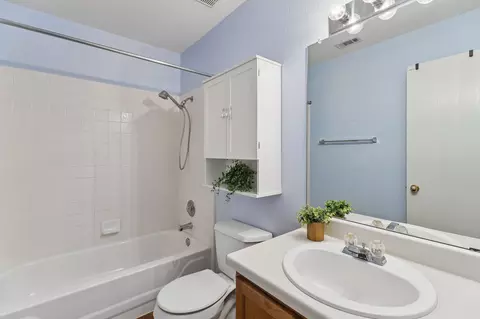 Bath - 100 Devons Cv, Buda, TX 78610 photo 1 of 3