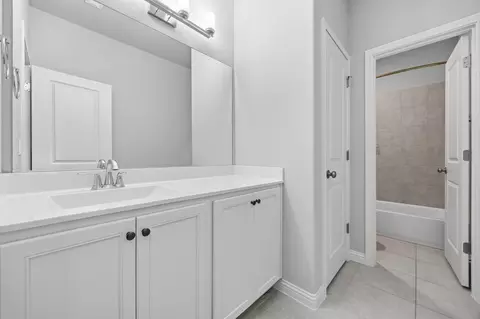 Bath - 2209 Littleleaf Ln, Leander, TX 78641 photo 3 of 4