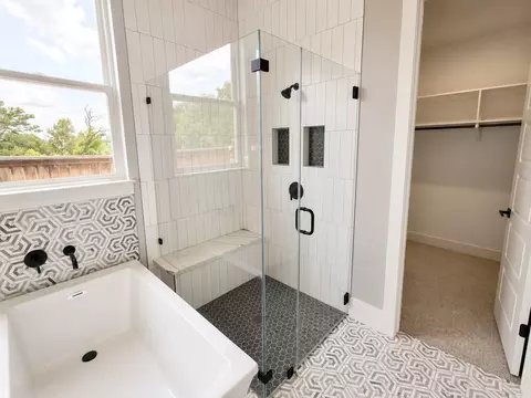 Bath - 308 Axis Loop, Georgetown, TX 78628 photo 9 of 9