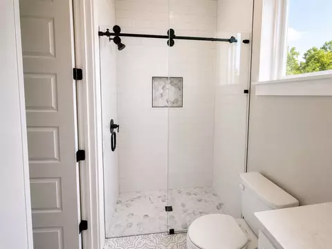 Bath - 308 Axis Loop, Georgetown, TX 78628 photo 8 of 9