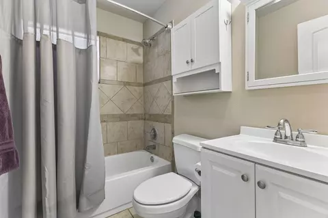 Bath - 709 E 44th St, Austin, TX 78751 photo 3 of 3