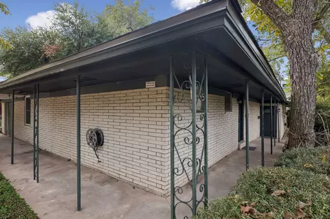 Exterior - 709 E 44th St, Austin, TX 78751 photo 2 of 8