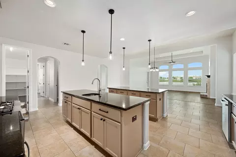 Kitchen - 20416 Shellduck Dr, Pflugerville, TX 78660 photo 3 of 5