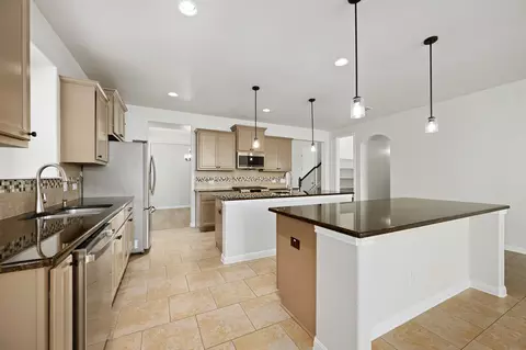 Kitchen - 20416 Shellduck Dr, Pflugerville, TX 78660 photo 4 of 5