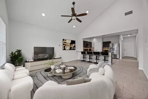 518 Luna Vista Dr, Hutto, TX 78634