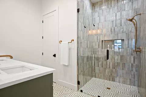 Bath - 2005 E 8th St #1, Austin, TX 78702 photo 5 of 6