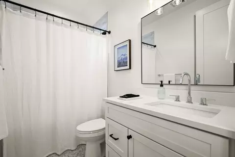 Bath - 2005 E 8th St #1, Austin, TX 78702 photo 4 of 6