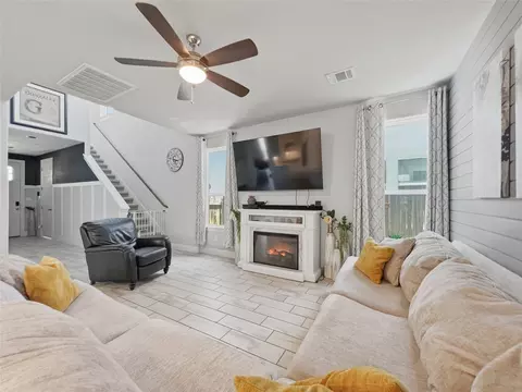 Living - 309 Gaida Loop, Georgetown, TX 78628 photo 2 of 4