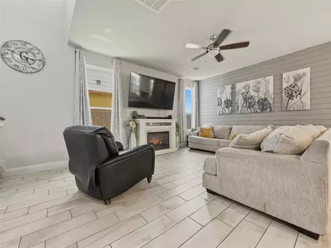 Living - 309 Gaida Loop, Georgetown, TX 78628 photo 3 of 4
