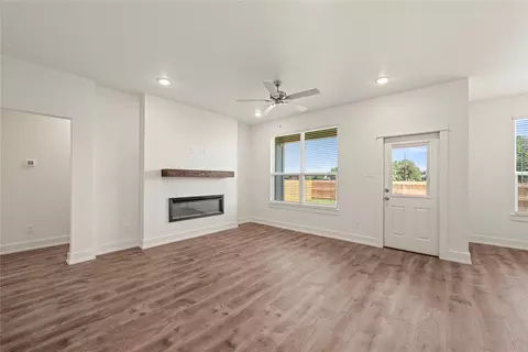 Living - 552 Gus Loop, Georgetown, TX 78626 photo 3 of 4