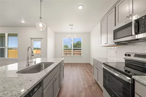 Kitchen - 552 Gus Loop, Georgetown, TX 78626 photo 2 of 3