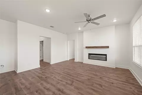 Living - 552 Gus Loop, Georgetown, TX 78626 photo 2 of 4