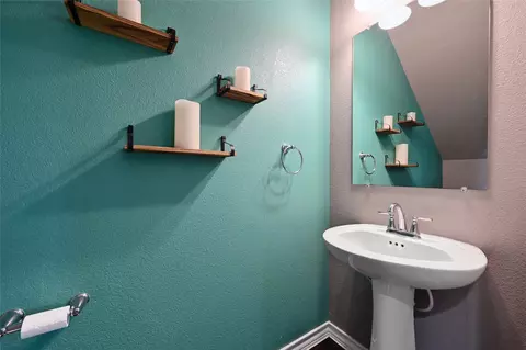 Bath - 160 Thornless Cir, Buda, TX 78610 photo 1 of 3