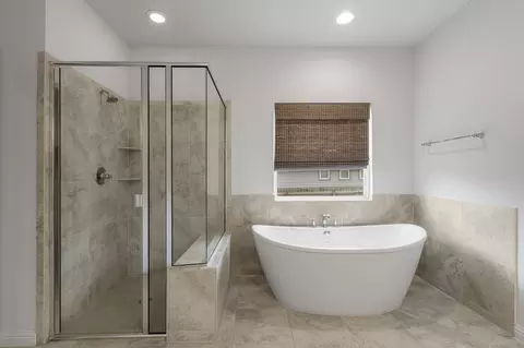 Bath - 16601 Sumptuous Dr, Manor, TX 78653 photo 2 of 4