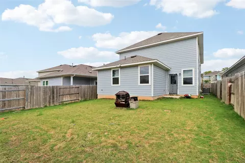 Exterior - 33 Bent Trail Ln, Georgetown, TX 78628 photo 5 of 8