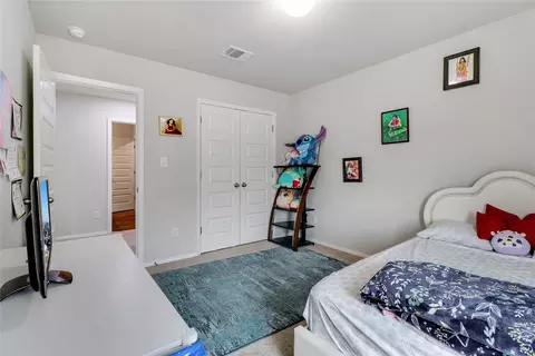 Bedroom - 33 Bent Trail Ln, Georgetown, TX 78628 photo 6 of 10