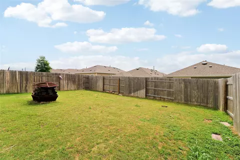 Exterior - 33 Bent Trail Ln, Georgetown, TX 78628 photo 8 of 8