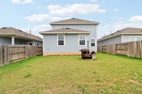 Exterior - 33 Bent Trail Ln, Georgetown, TX 78628 photo 4 of 8