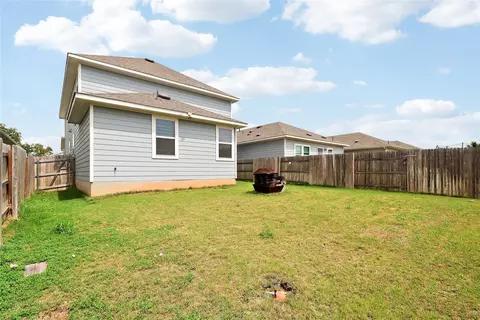 Exterior - 33 Bent Trail Ln, Georgetown, TX 78628 photo 6 of 8