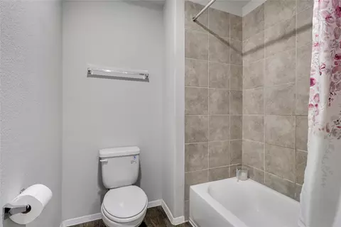Bath - 33 Bent Trail Ln, Georgetown, TX 78628 photo 2 of 2