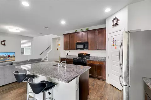 Kitchen - 33 Bent Trail Ln, Georgetown, TX 78628 photo 3 of 3