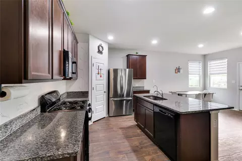 Kitchen - 33 Bent Trail Ln, Georgetown, TX 78628 photo 2 of 3