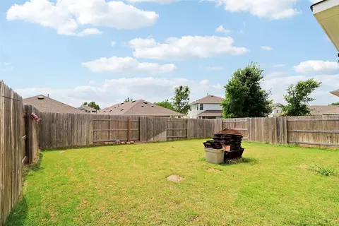 Exterior - 33 Bent Trail Ln, Georgetown, TX 78628 photo 7 of 8