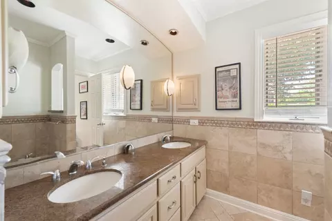 Bath - 3401 Clearview Dr, Austin, TX 78703 photo 2 of 2