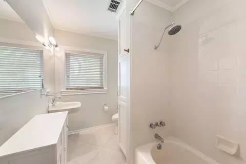 Bath - 3401 Clearview Dr, Austin, TX 78703 photo 1 of 2