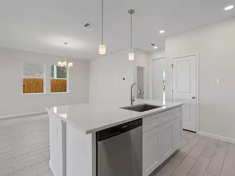 Kitchen - 128 Comet Pointe Dr, Georgetown, TX 78628 photo 2 of 3