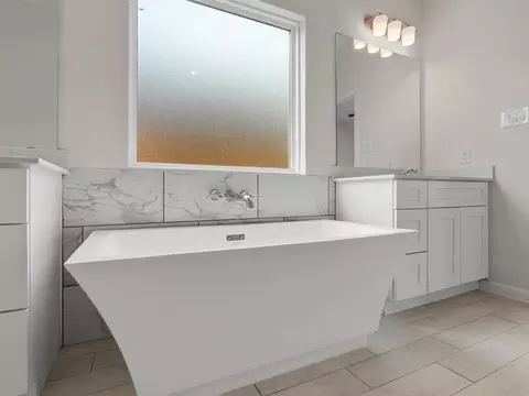 Bath - 128 Comet Pointe Dr, Georgetown, TX 78628 photo 3 of 6