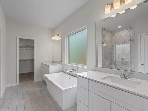 Bath - 128 Comet Pointe Dr, Georgetown, TX 78628 photo 2 of 6