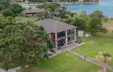 210 Lariat Ln, Burnet, TX 78611