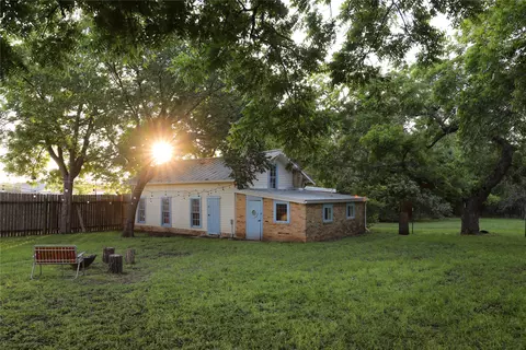Exterior - 200 E Brenham St, Elgin, TX 78621 photo 3 of 7