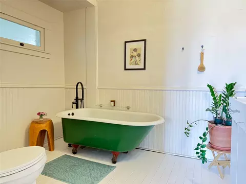 Bath - 200 E Brenham St, Elgin, TX 78621 photo 2 of 2