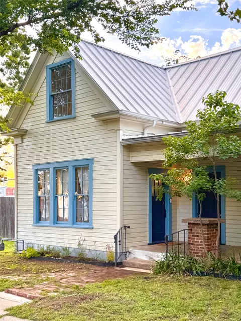 Exterior - 200 E Brenham St, Elgin, TX 78621 photo 2 of 7