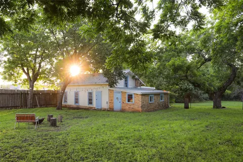 Exterior - 200 E Brenham St, Elgin, TX 78621 photo 1 of 7