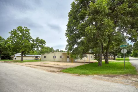 401 Wilkes St, Smithville, TX 78957