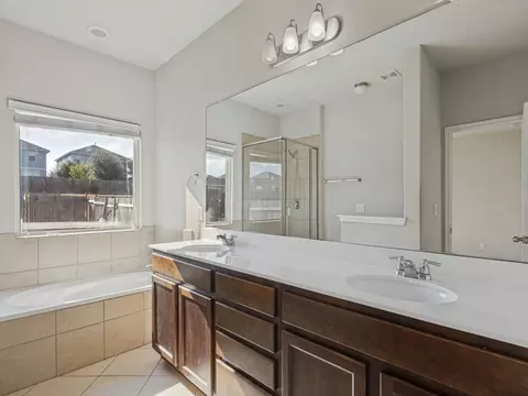 Bath - 512 Eagle Brook Ln, Buda, TX 78610 photo 2 of 4