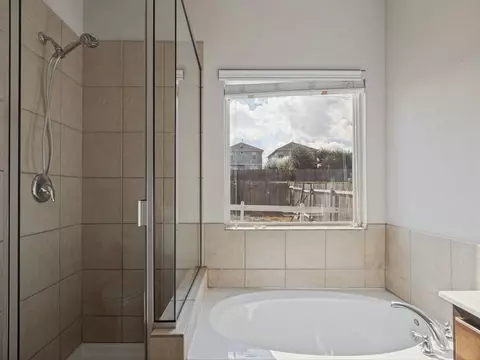 Bath - 512 Eagle Brook Ln, Buda, TX 78610 photo 3 of 4