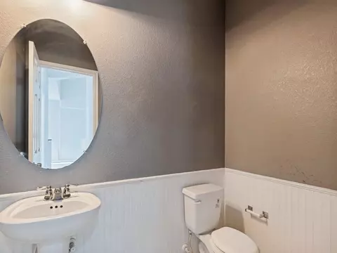 Bath - 512 Eagle Brook Ln, Buda, TX 78610 photo 1 of 4