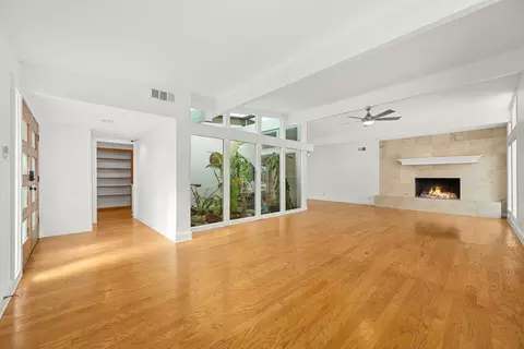 Living - 833 E 38th St, Austin, TX 78705 photo 2 of 4
