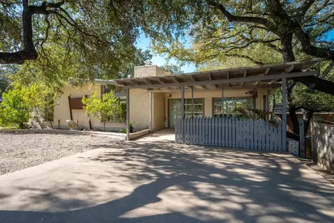 Exterior - 833 E 38th St, Austin, TX 78705 photo 4 of 11