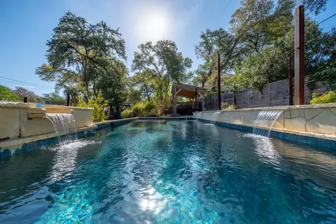 Exterior - 833 E 38th St, Austin, TX 78705 photo 6 of 11