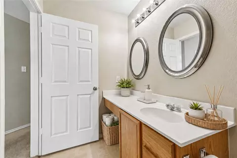 Bath - 145 Myrtle St, Kyle, TX 78640 photo 2 of 5