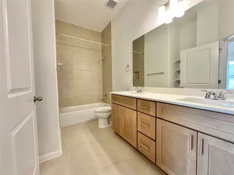 Bath - 439 Backstays Loop, Kyle, TX 78640 photo 2 of 3