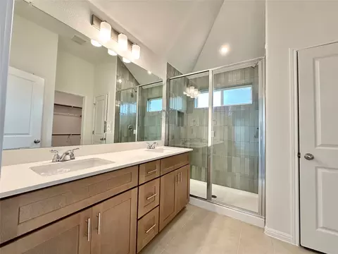 Bath - 439 Backstays Loop, Kyle, TX 78640 photo 1 of 3