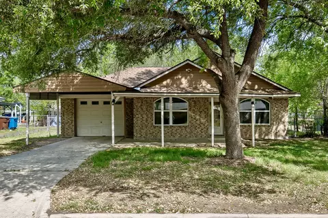 1311 Monte Vista Dr, Lockhart, TX 78644