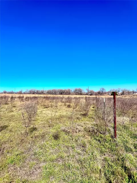 261 Engelke Rd, Kingsbury, TX 78638