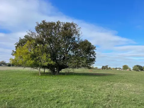 741 Muzny Ln, La Grange, TX 78945